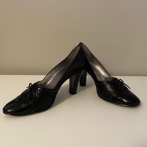 Black heels with bow